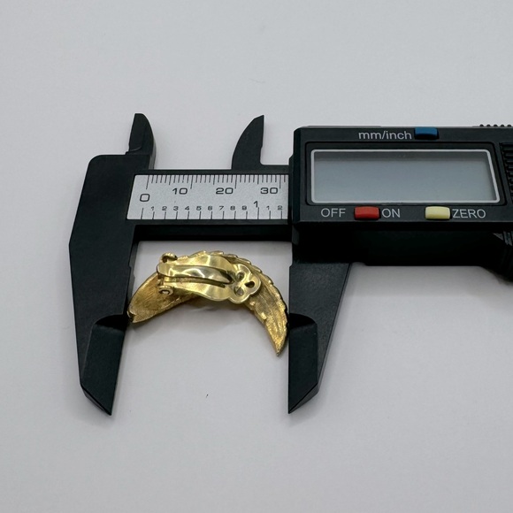 BELLINI Vintage Gold-Tone Crystal Leaf Brooch & Clip-On Earring Set - Picture 15 of 16